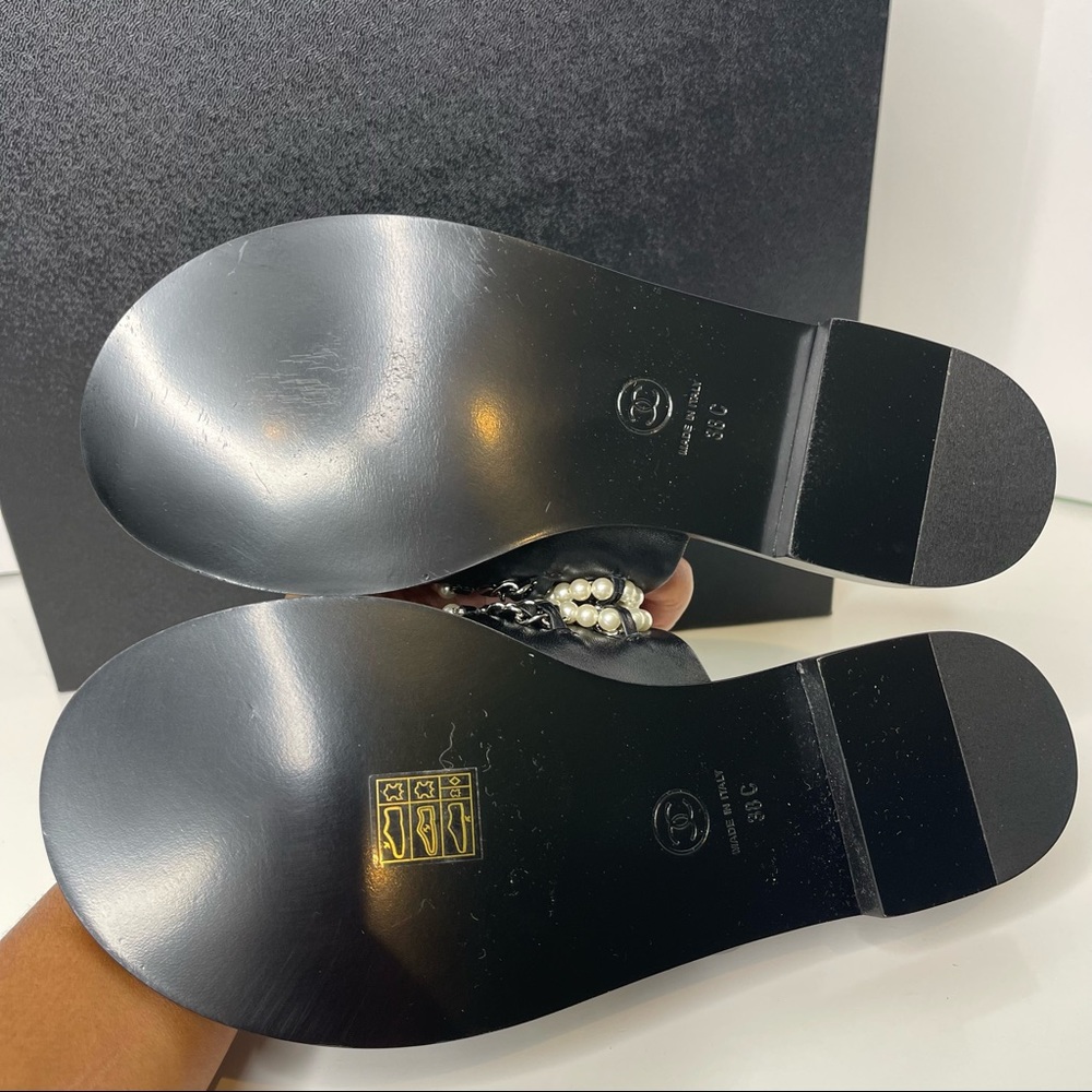 CHANEL Quilted Black Pearl & Chain Slide Sandals - Picture 4 of 8